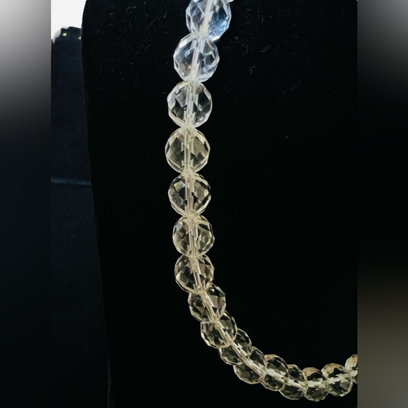 Vintage Clear Faceted Graduated Glass Crystal Bead Necklace with Silver Clasp - Picture 9 of 12